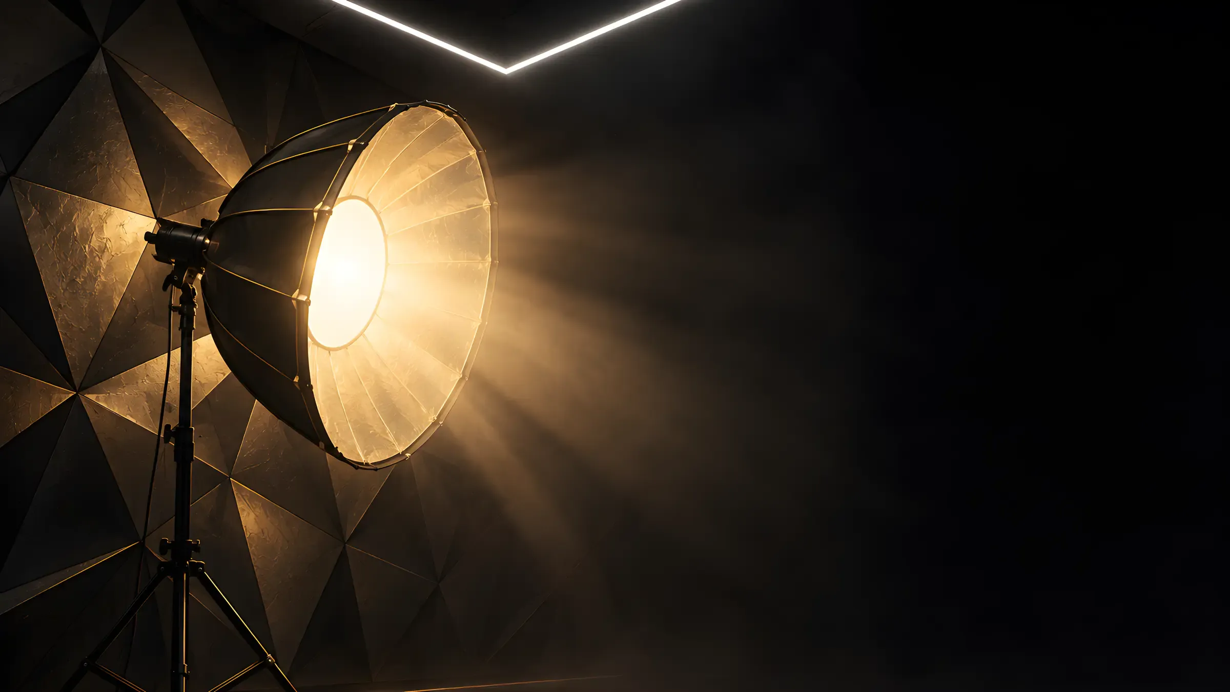 Un softbox rotund care se aprinde în studio.