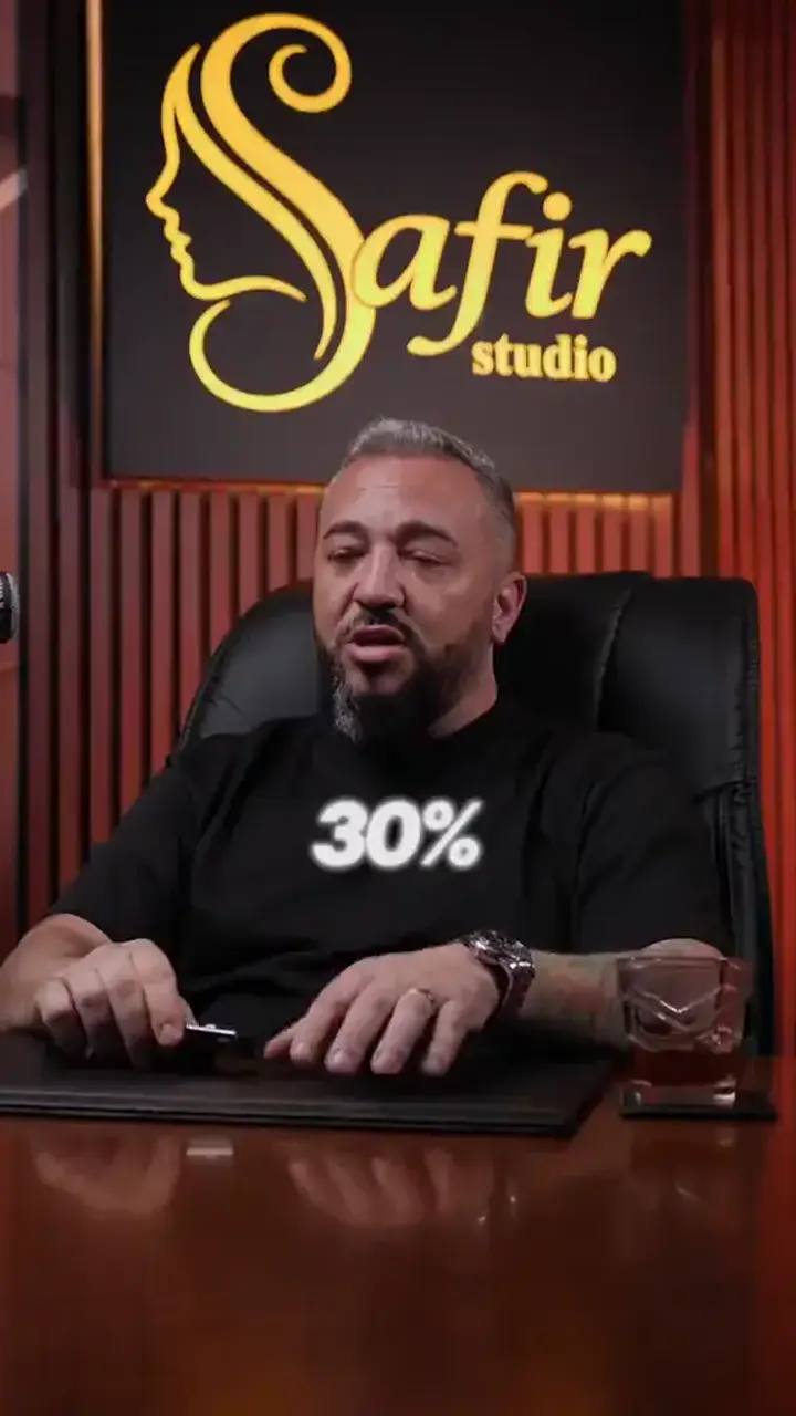 Stelian Safir în videoclipul „Fac toate studiourile de videochat la fel?”