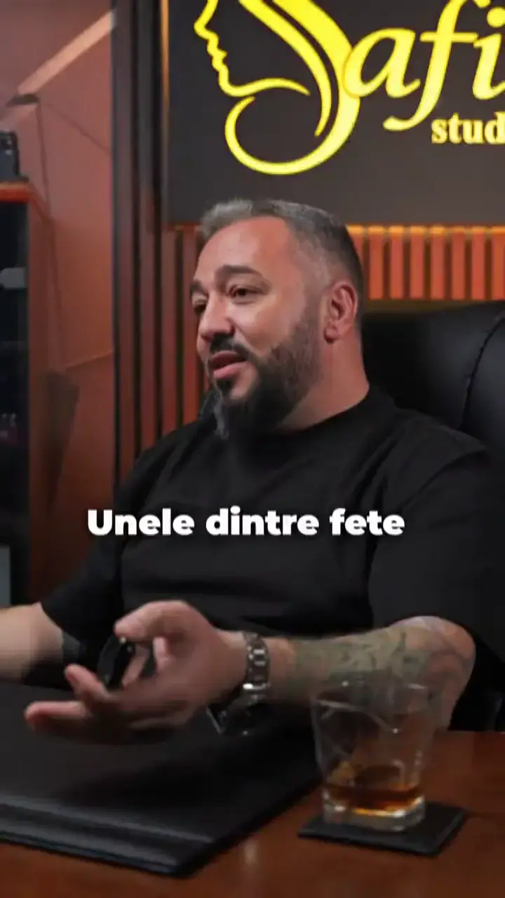 Stelian Safir în videoclipul „Cum ajungi la interviul cu mine la Studio Safir”