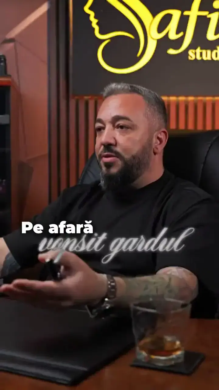 Stelian Safir în videoclipul „Un studio de videochat fără penalizări”
